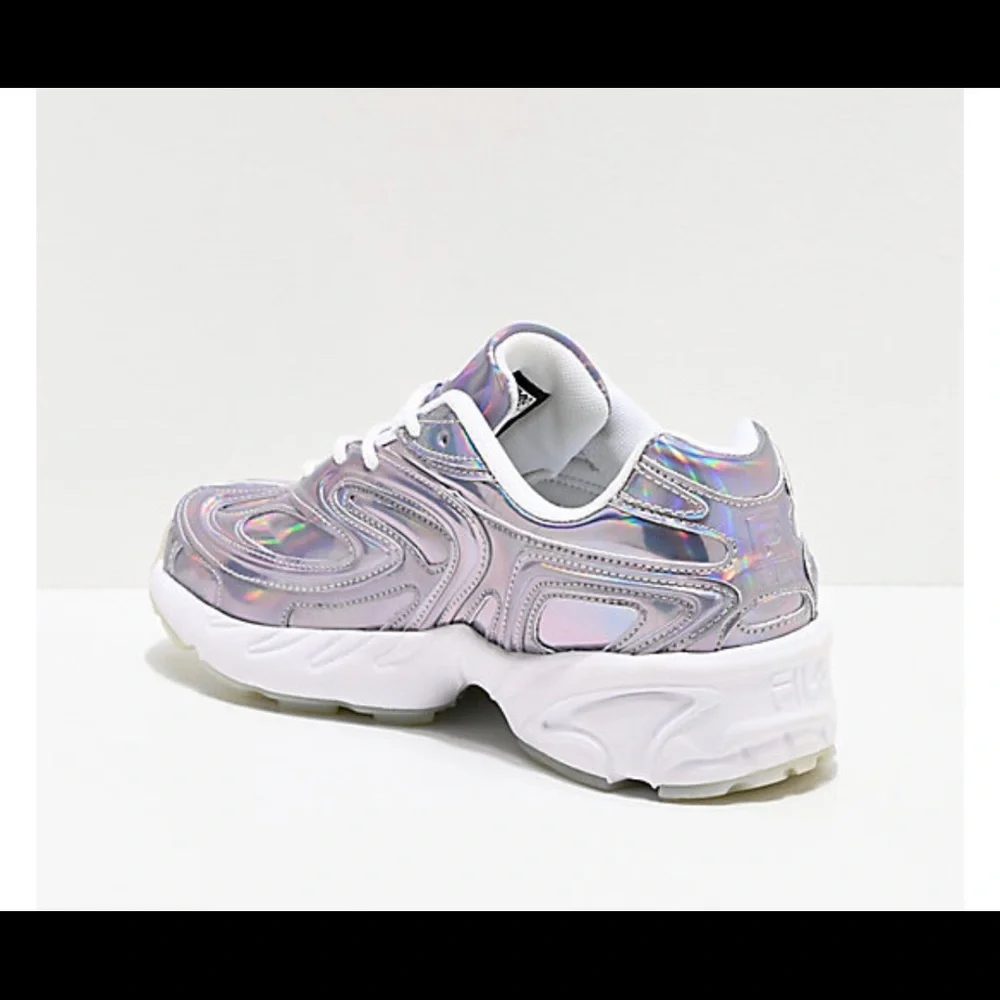 Unisex Fila Iridescent metallic holographi sneaker - Picture 5 of 8